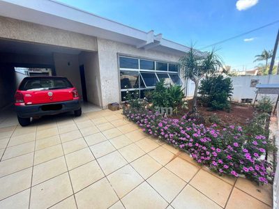 Casa, 4 quartos, 210 m² - Foto 1