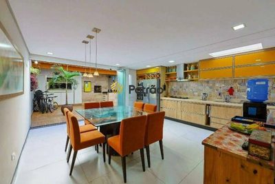 Sobrado, 3 quartos, 261 m² - Foto 1