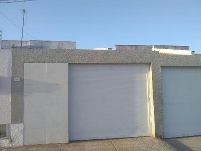 Casa, 2 quartos, 2100 m² - Foto 1