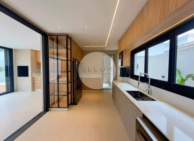 Sobrado, 3 quartos, 305 m² - Foto 1