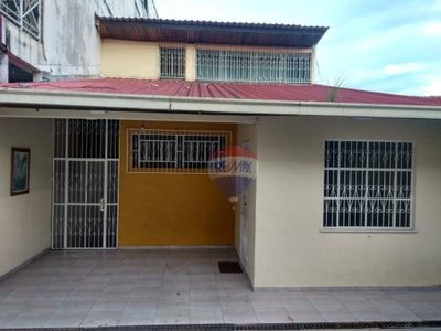 Casa, 4 quartos, 236 m² - Foto 1