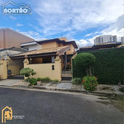 Casa, 6 quartos, 300 m² - Foto 1