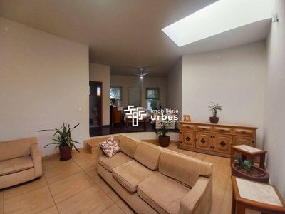 Casa, 4 quartos, 163 m² - Foto 1