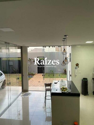 Casa, 4 quartos, 233 m² - Foto 1