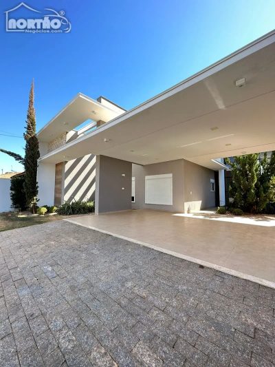 Casa, 3 quartos, 270 m² - Foto 1