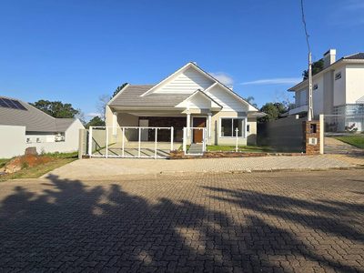 Casa, 3 quartos, 222 m² - Foto 1