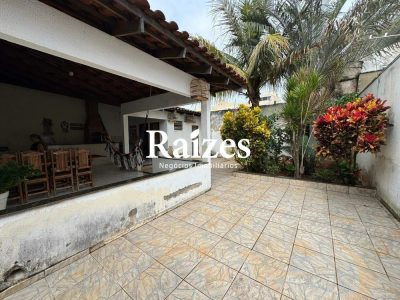 Casa, 4 quartos, 255 m² - Foto 1