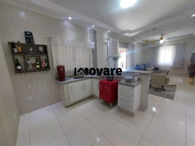 Casa, 3 quartos, 211 m² - Foto 1
