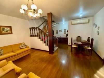 Casa, 4 quartos, 215 m² - Foto 1