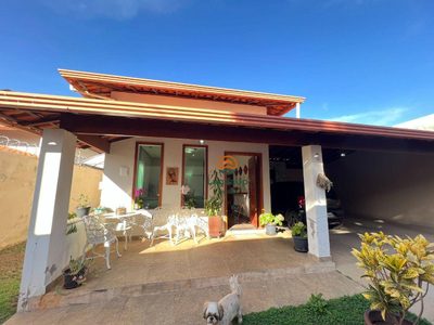 Casa, 4 quartos, 213 m² - Foto 1
