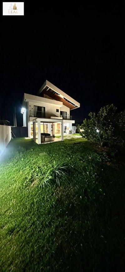 Casa, 4 quartos, 212 m² - Foto 1