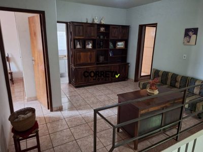 Casa, 4 quartos, 226 m² - Foto 1