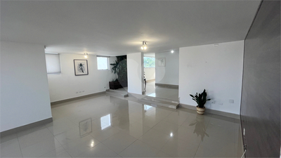 Apartamento, 3 quartos, 220 m² - Foto 2