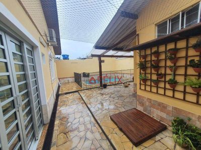 Casa, 3 quartos, 220 m² - Foto 1