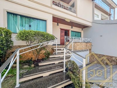 Sobrado, 3 quartos, 445 m² - Foto 1