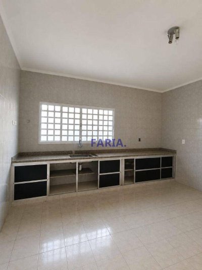 Casa, 3 quartos, 185 m² - Foto 1