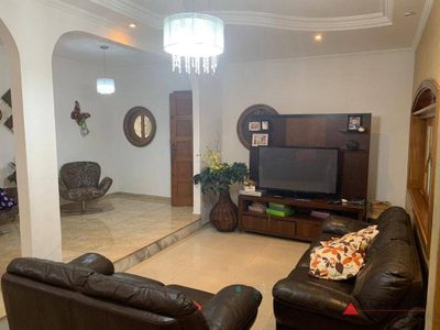 Sobrado, 4 quartos, 240 m² - Foto 1
