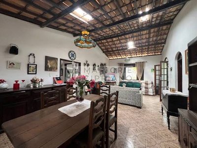 Casa, 4 quartos, 220 m² - Foto 1