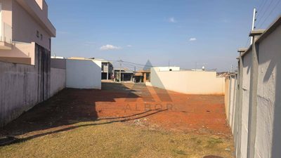 Loteamento e Condomínio, 451 m² - Foto 1