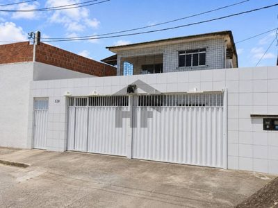 Casa, 6 quartos, 200 m² - Foto 1