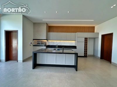 Casa, 3 quartos, 229 m² - Foto 2