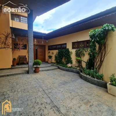 Casa, 6 quartos, 300 m² - Foto 1