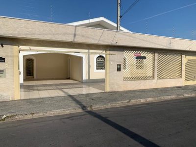 Casa, 4 quartos, 244 m² - Foto 1