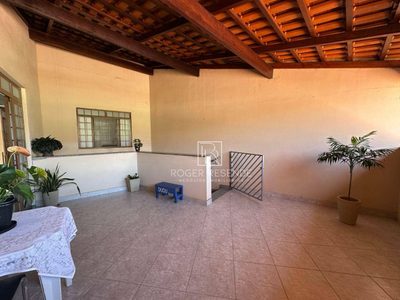 Casa, 5 quartos, 258 m² - Foto 1