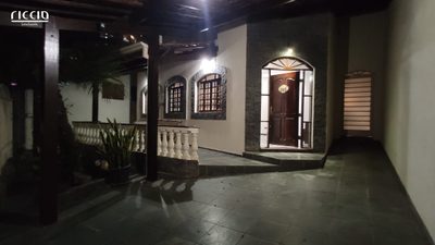 Casa, 5 quartos, 180 m² - Foto 1