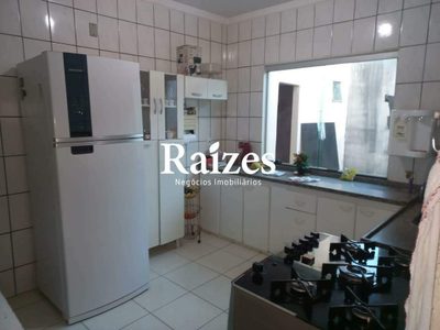 Casa, 3 quartos, 196 m² - Foto 1