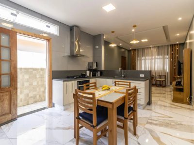 Casa, 3 quartos, 216 m² - Foto 1
