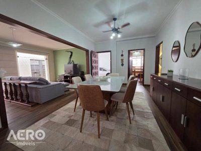 Casa, 3 quartos, 279 m² - Foto 1