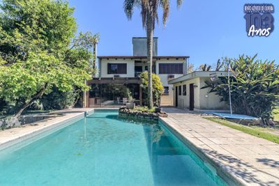 Casa, 4 quartos, 240 m² - Foto 1