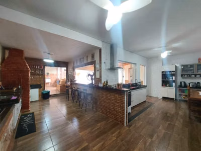 Casa, 3 quartos, 230 m² - Foto 1