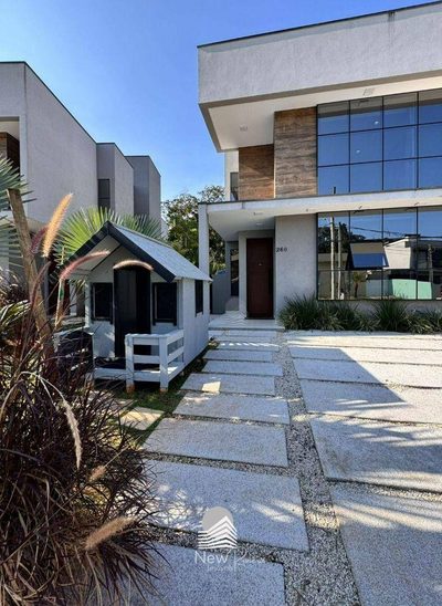 Casa, 4 quartos, 206 m² - Foto 1