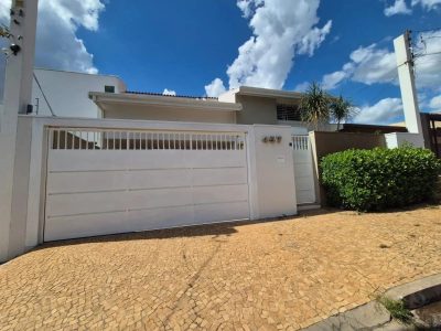 Casa, 4 quartos, 260 m² - Foto 1