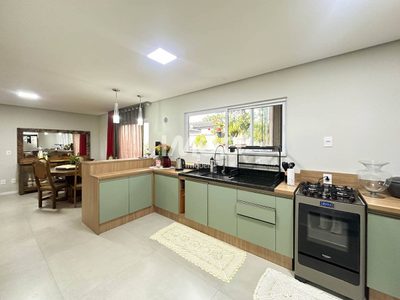 Casa, 3 quartos, 228 m² - Foto 4