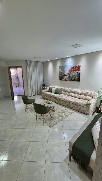 Casa, 3 quartos, 218 m² - Foto 1