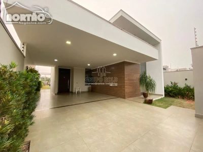 Casa, 3 quartos, 204 m² - Foto 1