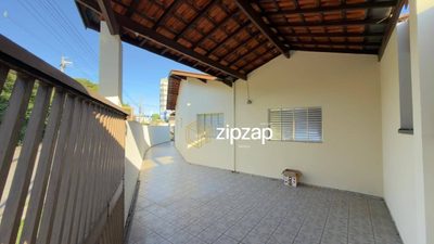 Casa, 2 quartos, 200 m² - Foto 1