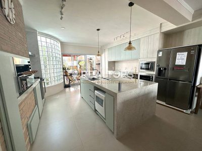 Casa, 4 quartos, 285 m² - Foto 1