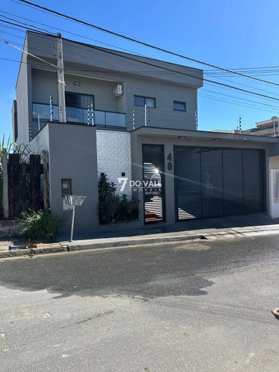 Casa, 4 quartos, 244 m² - Foto 1