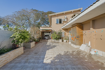 Casa, 3 quartos, 215 m² - Foto 1