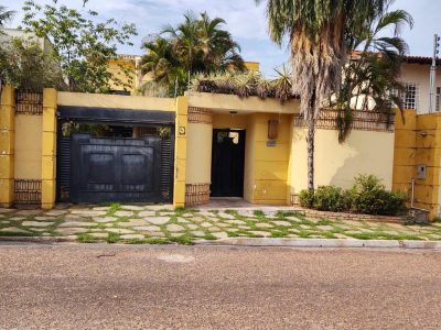 Sobrado, 3 quartos, 241 m² - Foto 1