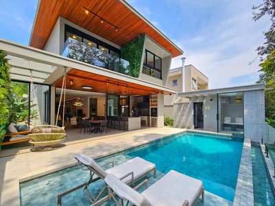 Casa, 5 quartos, 330 m² - Foto 1