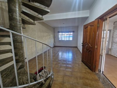 Casa, 3 quartos, 210 m² - Foto 1