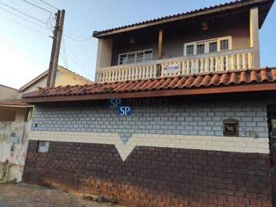 Casa, 4 quartos, 240 m² - Foto 1