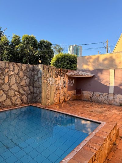 Casa, 4 quartos, 219 m² - Foto 1