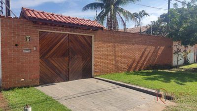 Casa, 4 quartos, 215 m² - Foto 1
