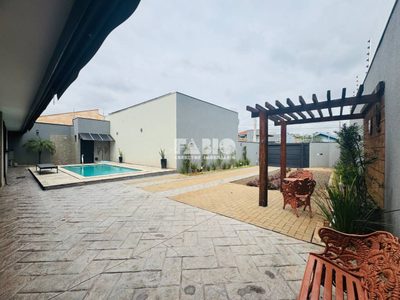 Casa, 4 quartos, 330 m² - Foto 1